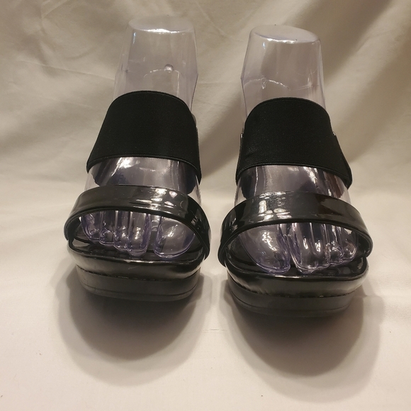 Chaps Rhoda Women's  Size 7.5 B Sandals  Black Synthetic Wedge Slip on Shoes - Picture 3 of 11